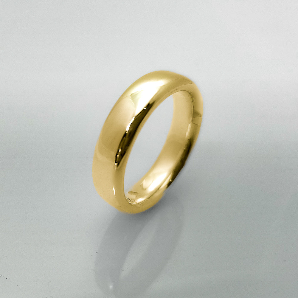 Discover the Uniquely Designed 14K Solid Gold Band with a Smooth Surface and Comfortable Feel
