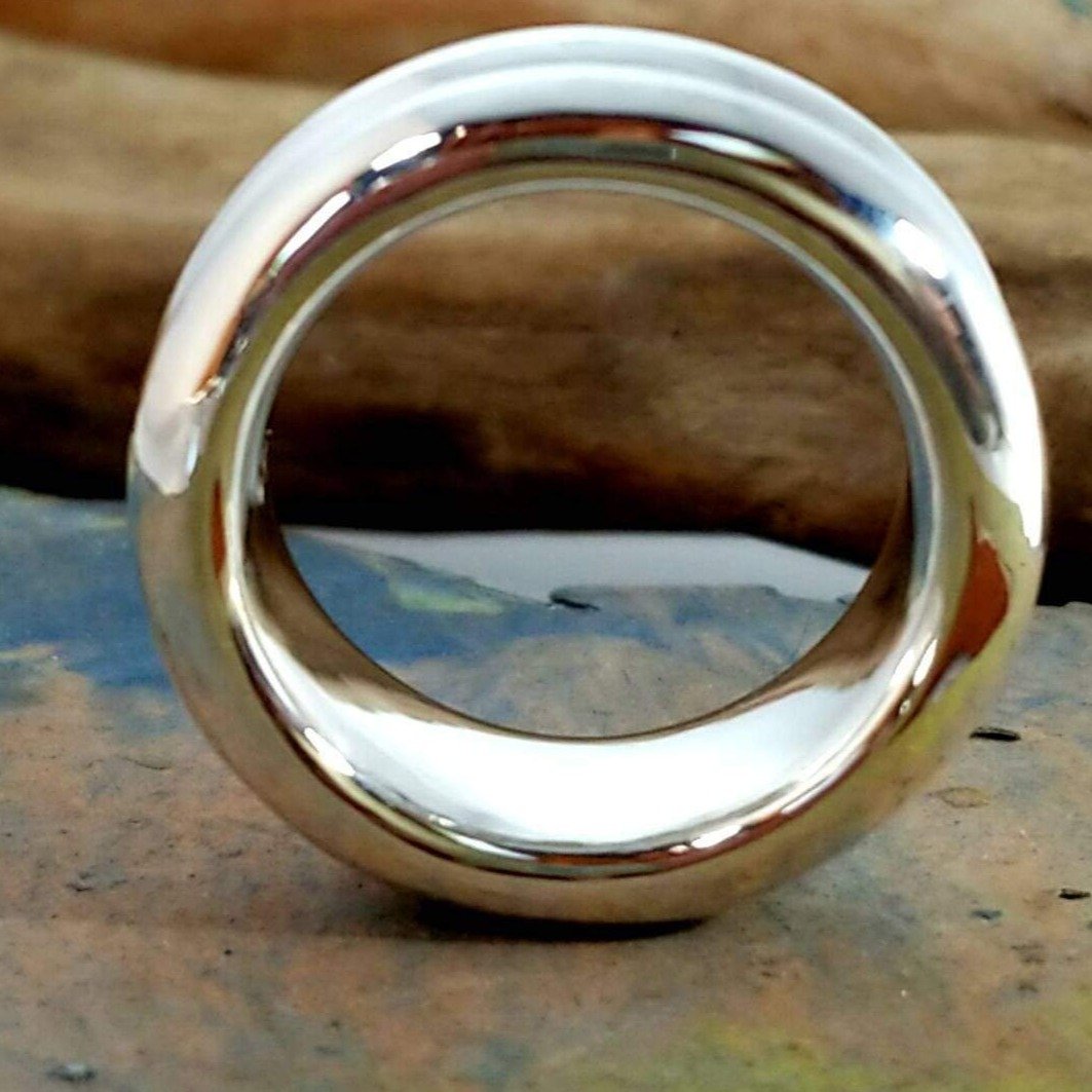 Side view of massive thick ring