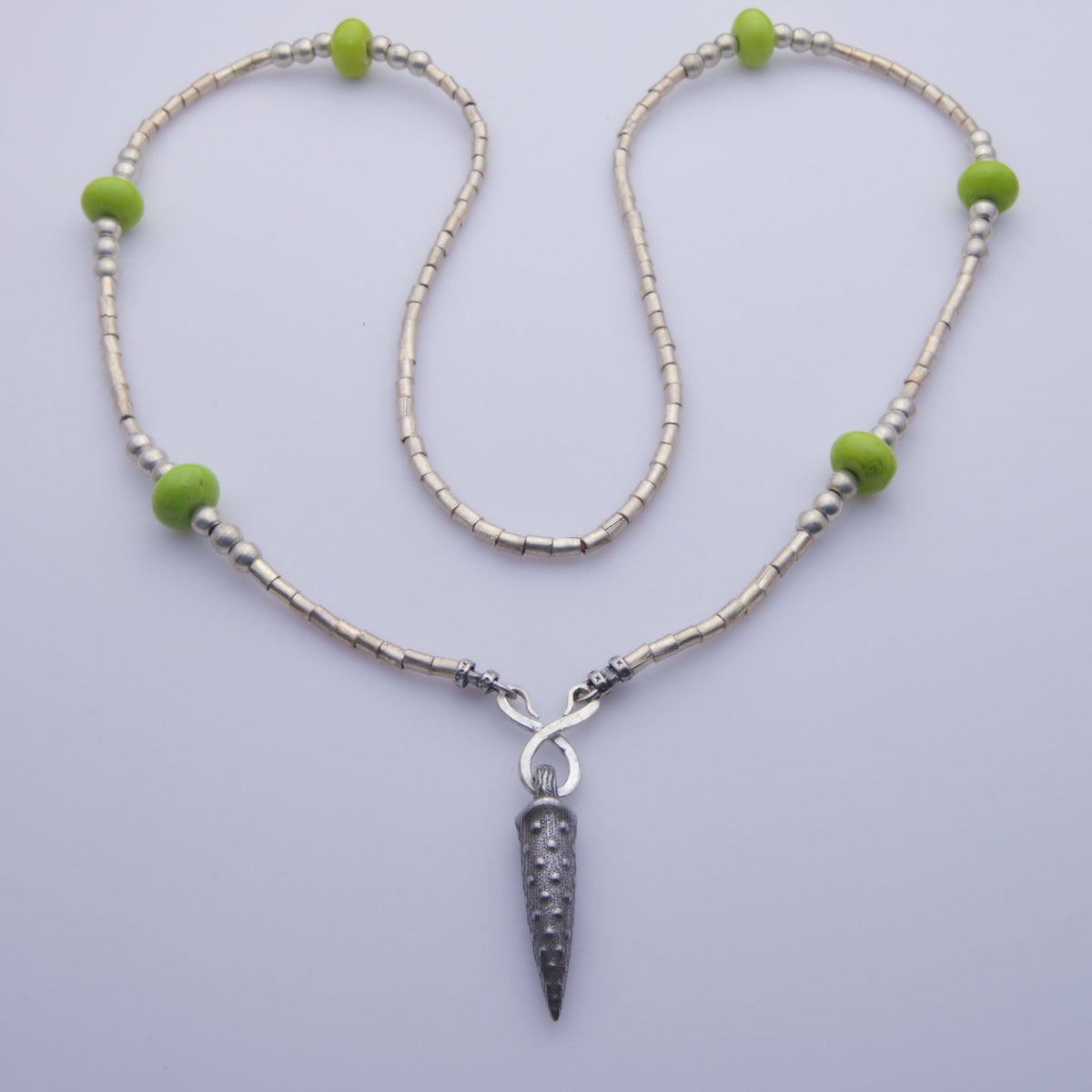 Unique and exquisite iron pendant necklace