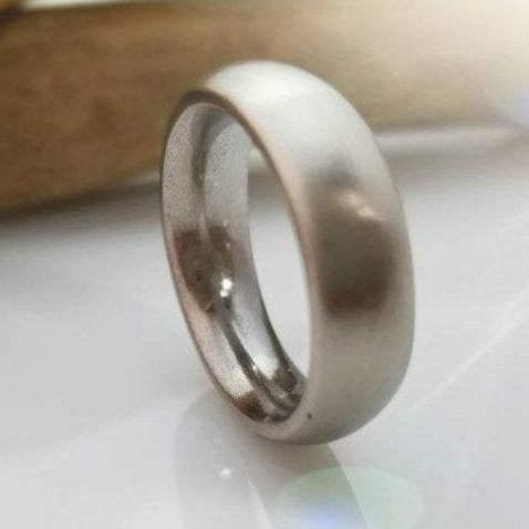 Unique iron ring with round edges