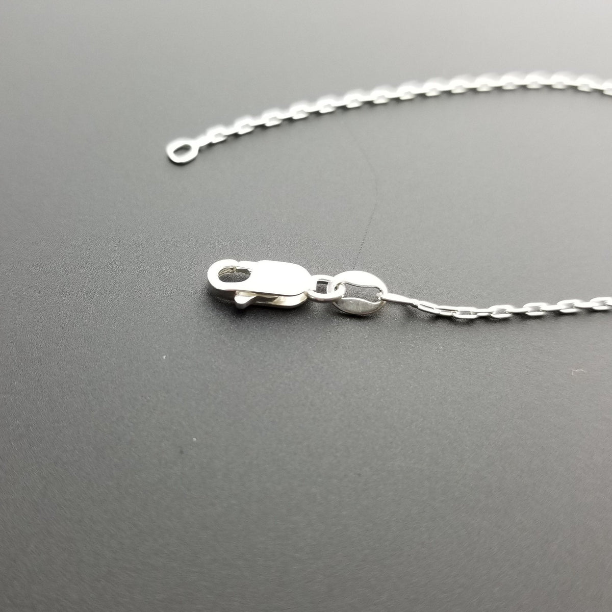 Catch detail in silver chain