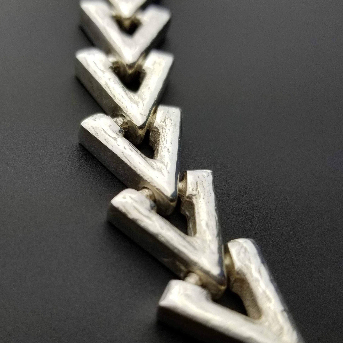 Triangular link bracelet in sterling silver