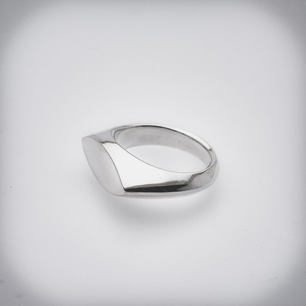&quot;Mr Cat: Solid Sterling Silver Ring with a Sleek Cat Eye Design&quot;