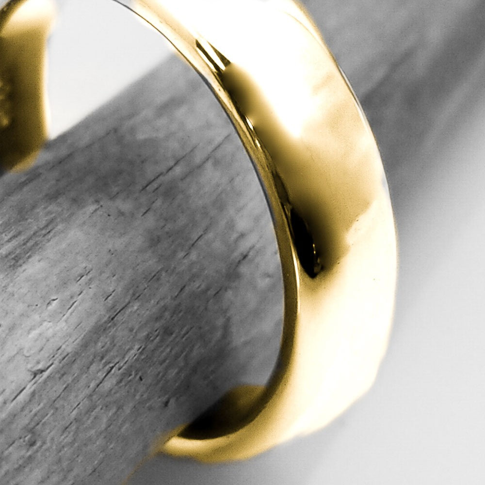 14K gold ring with smooth edges and attractive design