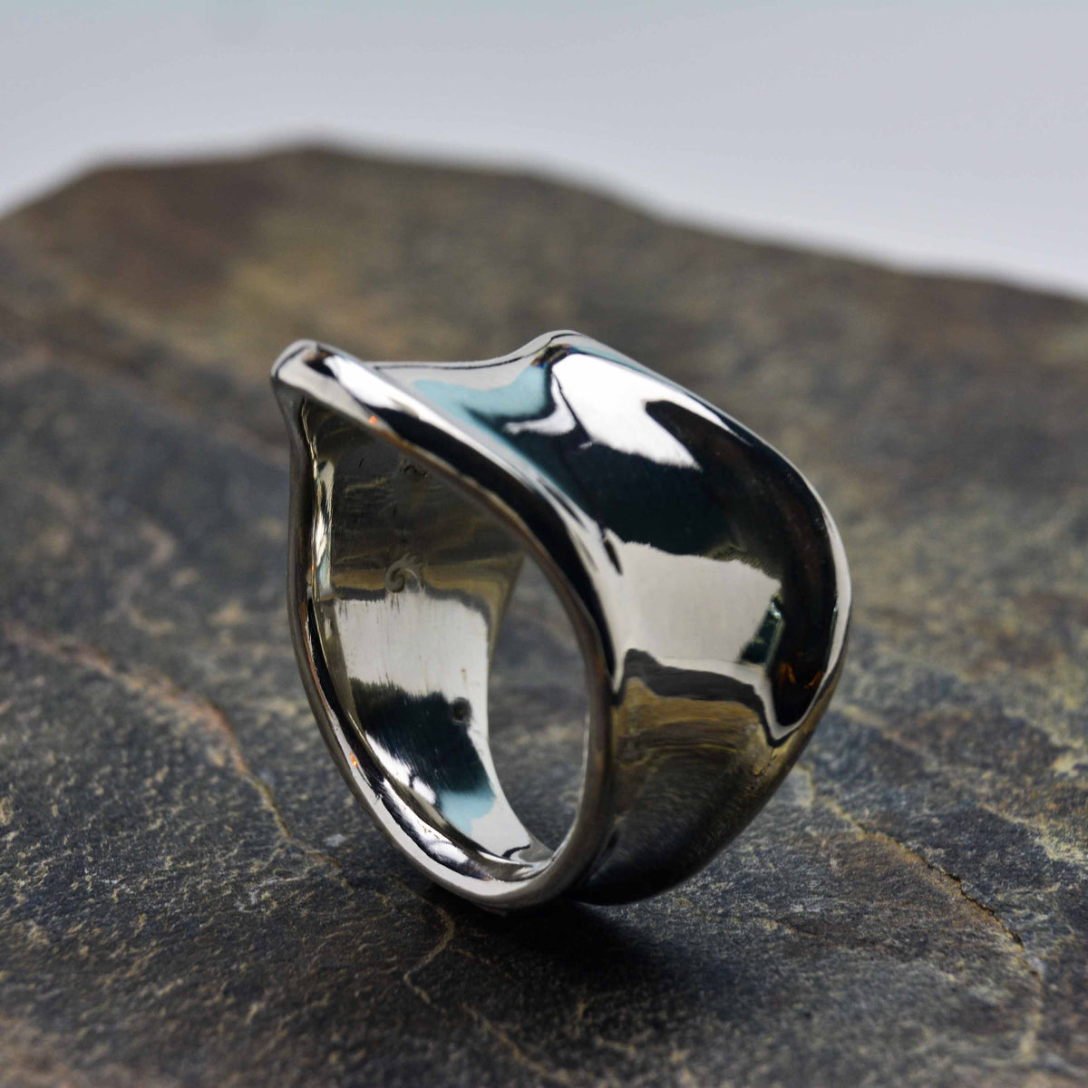 Evolution Ring Bold Beauty: A Thick and Artistic Ring with a Stunning Design - Nine Amulets 