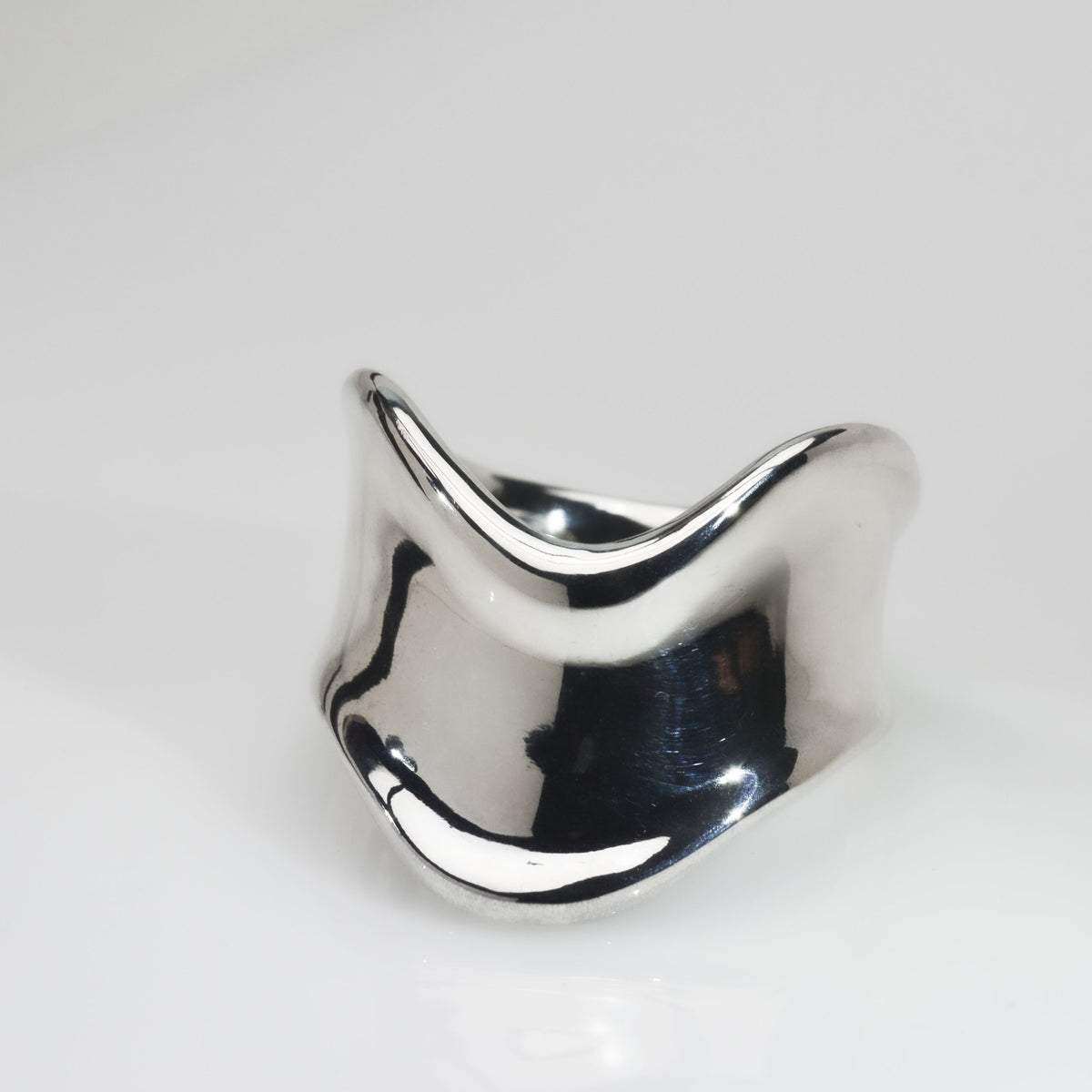 Evolution Ring Bold Beauty: A Thick and Artistic Ring with a Stunning Design - Nine Amulets 