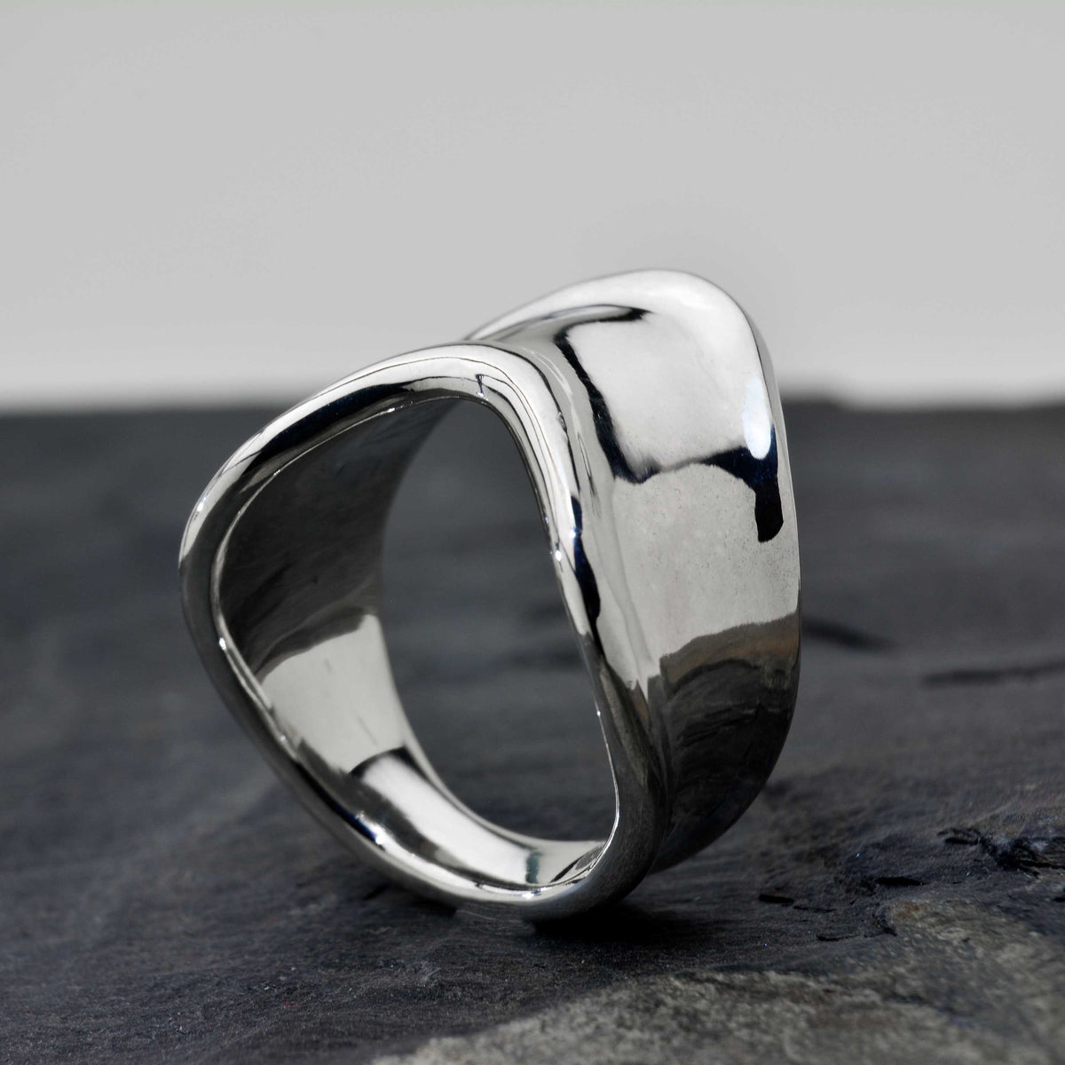 Evolution Ring Bold Beauty: A Thick and Artistic Ring with a Stunning Design - Nine Amulets 