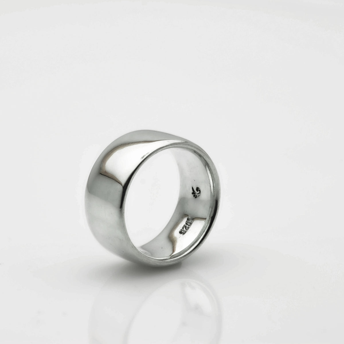 Anello proiettile in argento disponibile in argento sterling e argento fine