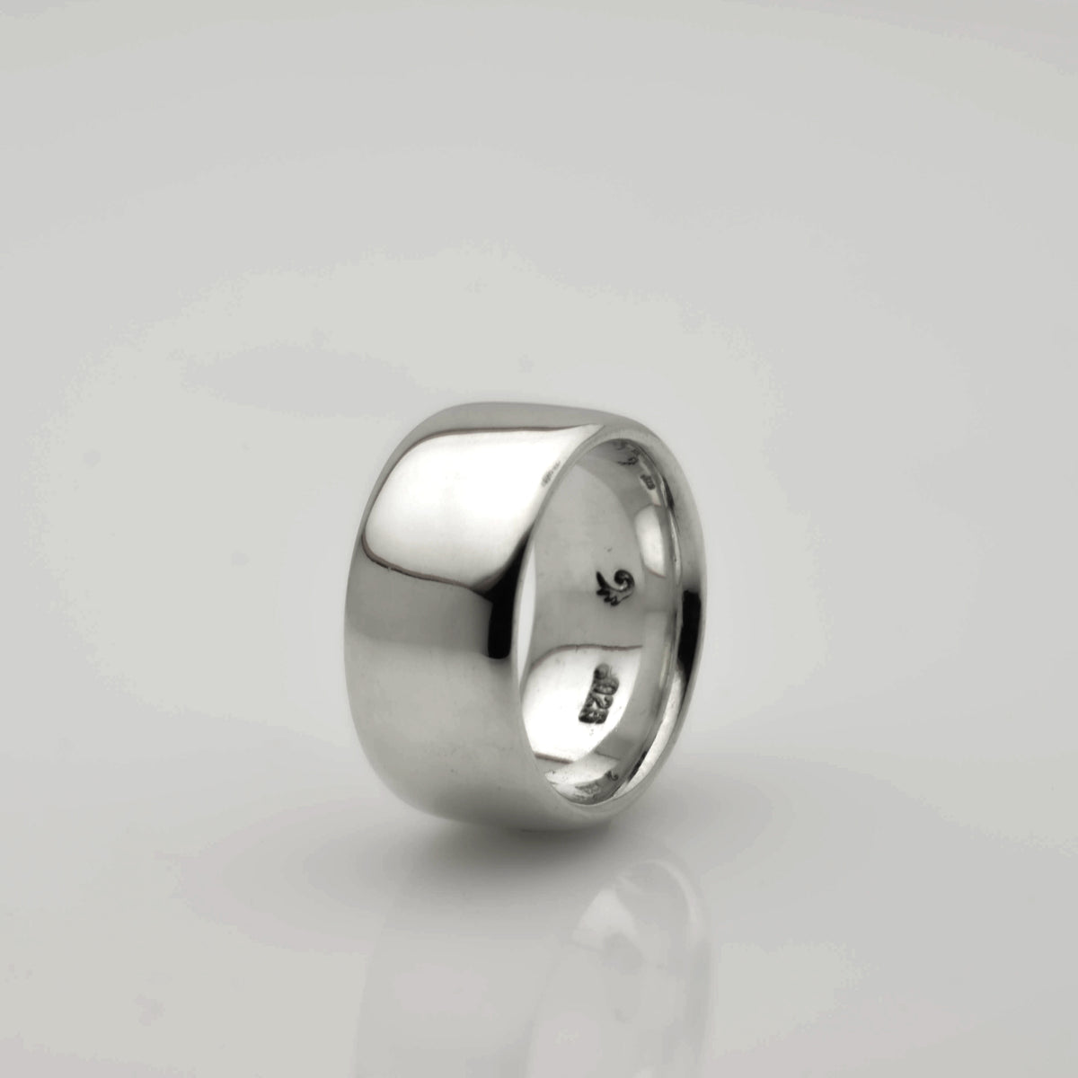 Anello proiettile in argento disponibile in argento sterling e argento fine