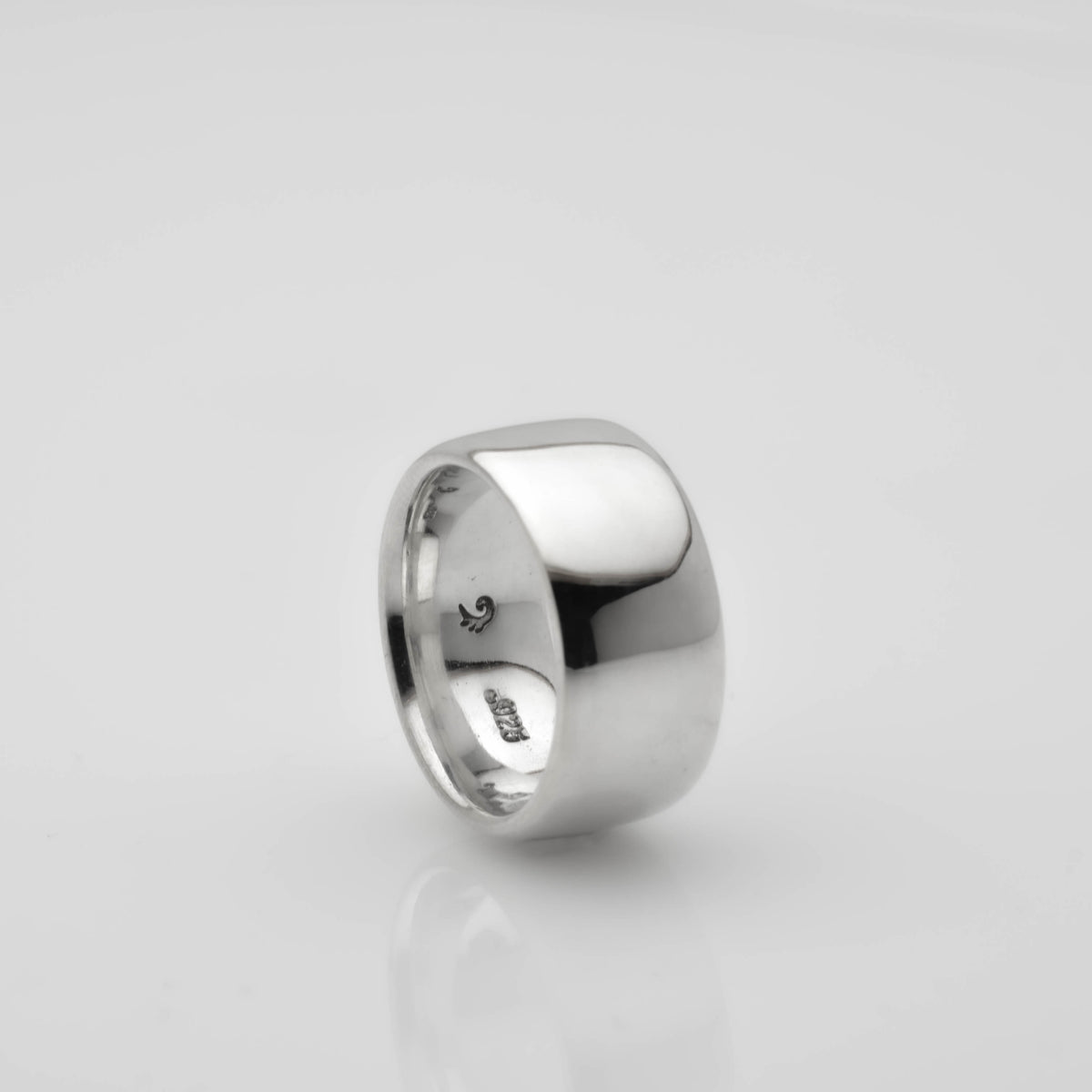 Anello proiettile in argento disponibile in argento sterling e argento fine