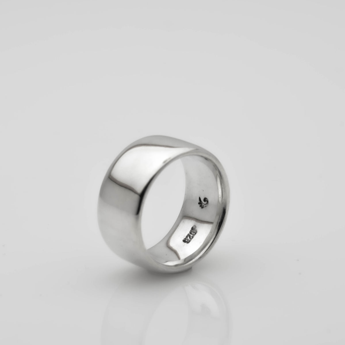 Anello proiettile in argento disponibile in argento sterling e argento fine