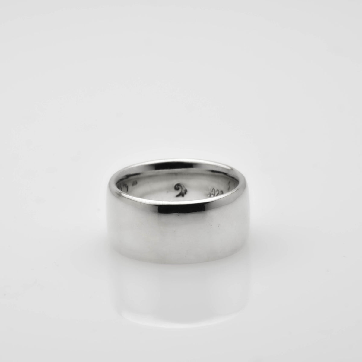 Anello proiettile in argento disponibile in argento sterling e argento fine