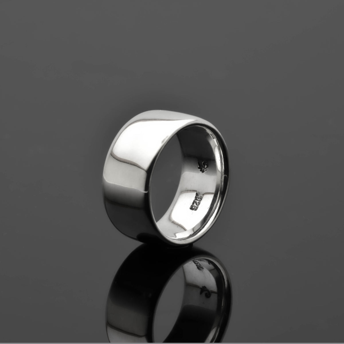 Anello proiettile in argento disponibile in argento sterling e argento fine