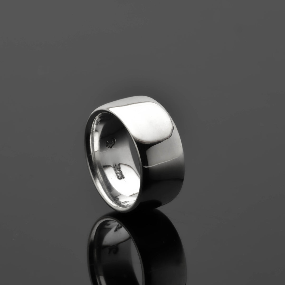 Anello proiettile in argento disponibile in argento sterling e argento fine