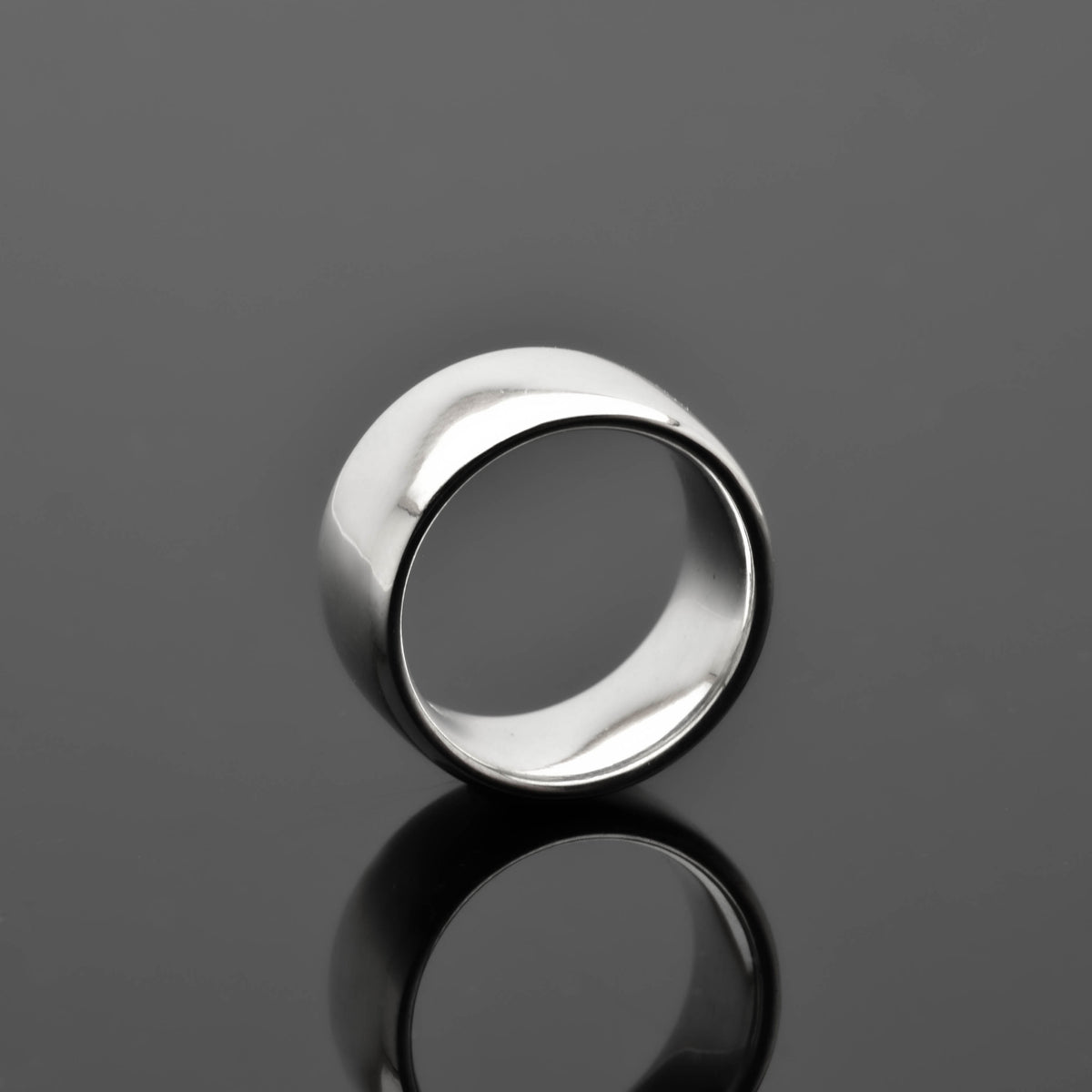 Anello proiettile in argento disponibile in argento sterling e argento fine