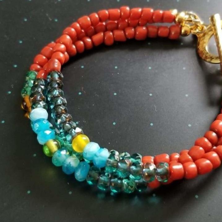 Coral vintage bead bracelet with golden toggle clasp triple 