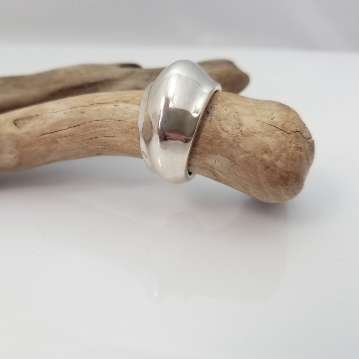 Mejuri dome ring