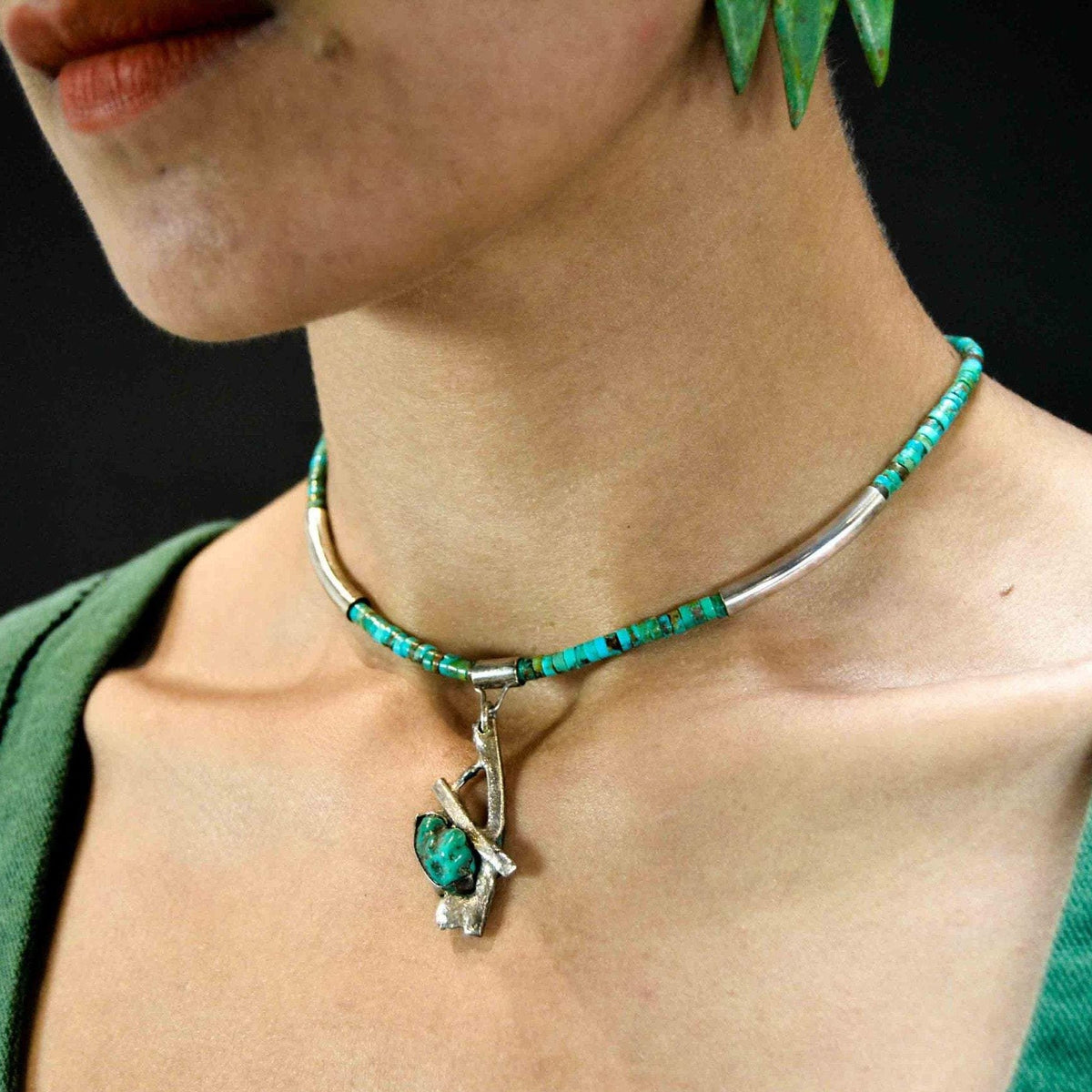 Turquoise fantasy choker with silver parts