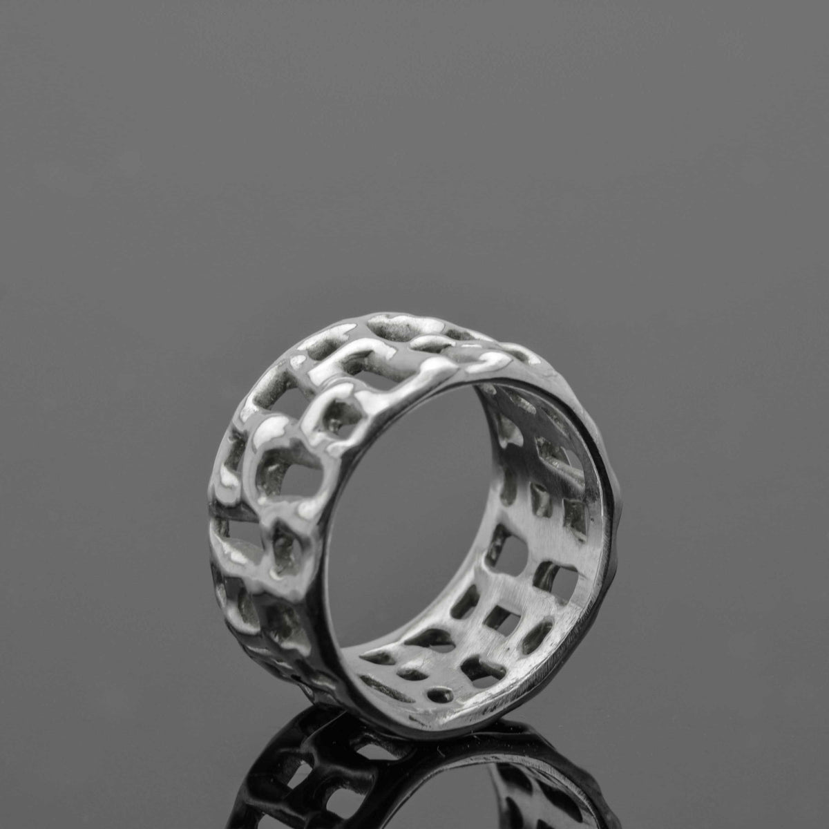Off-The-Grid-Ring. Elegantes, einzigartiges Schmuckband aus Sterlingsilber