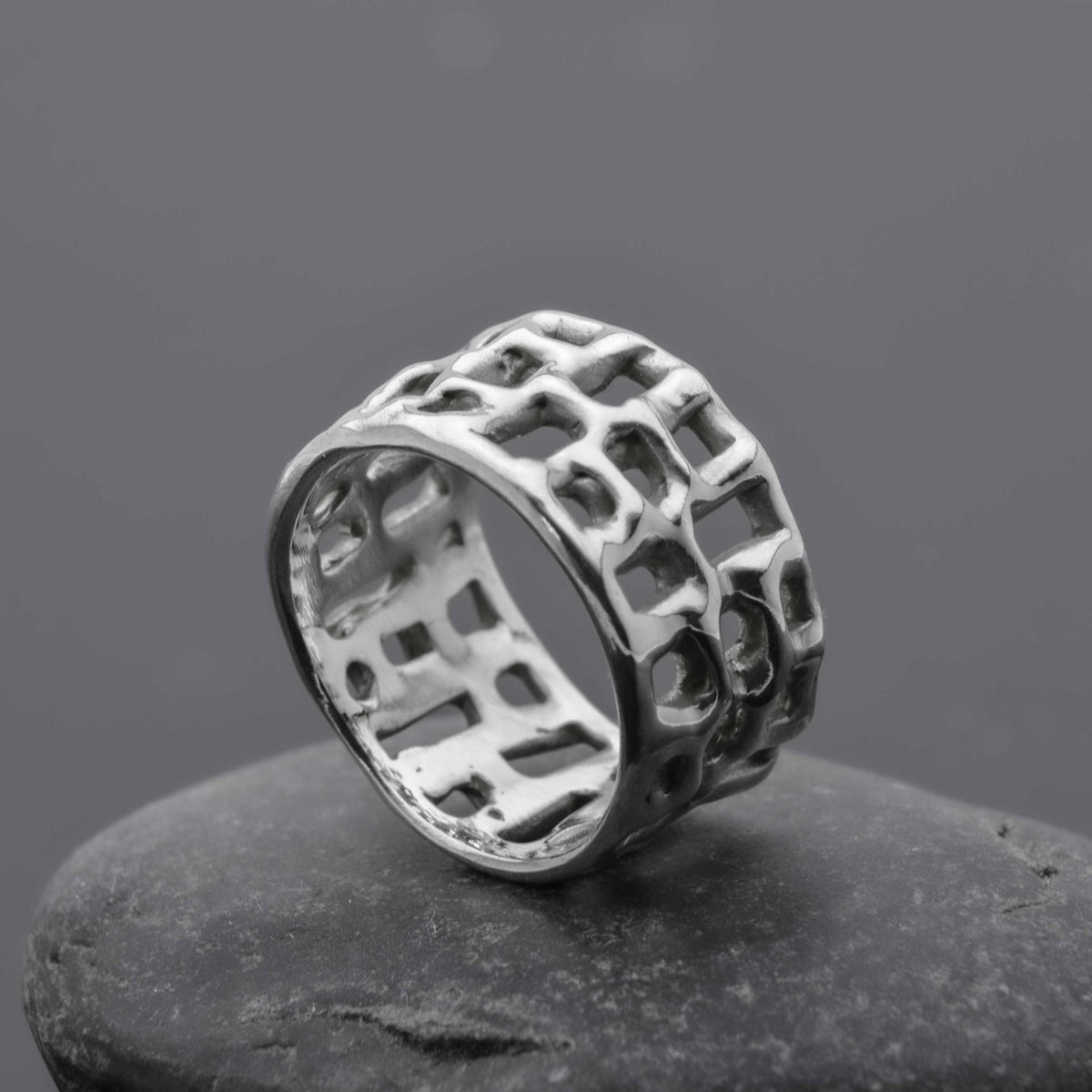 Off-The-Grid-Ring. Elegantes, einzigartiges Schmuckband aus Sterlingsilber