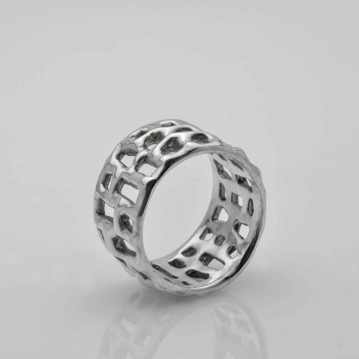 Off-The-Grid-Ring. Elegantes, einzigartiges Schmuckband aus Sterlingsilber