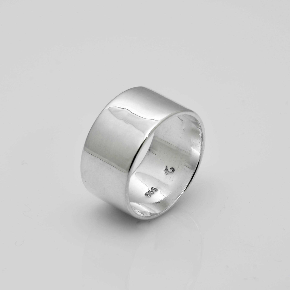 &quot;Echoes of Elegance: The Artisanal Sterling Silver Tube Ring - En uovertruffen blanding af stil, substans og slankt håndværk&quot;