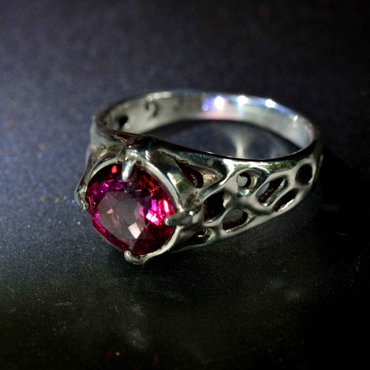 Art Nouveau Artwork Art Design Skulptur Ring med rund Pink Topaz