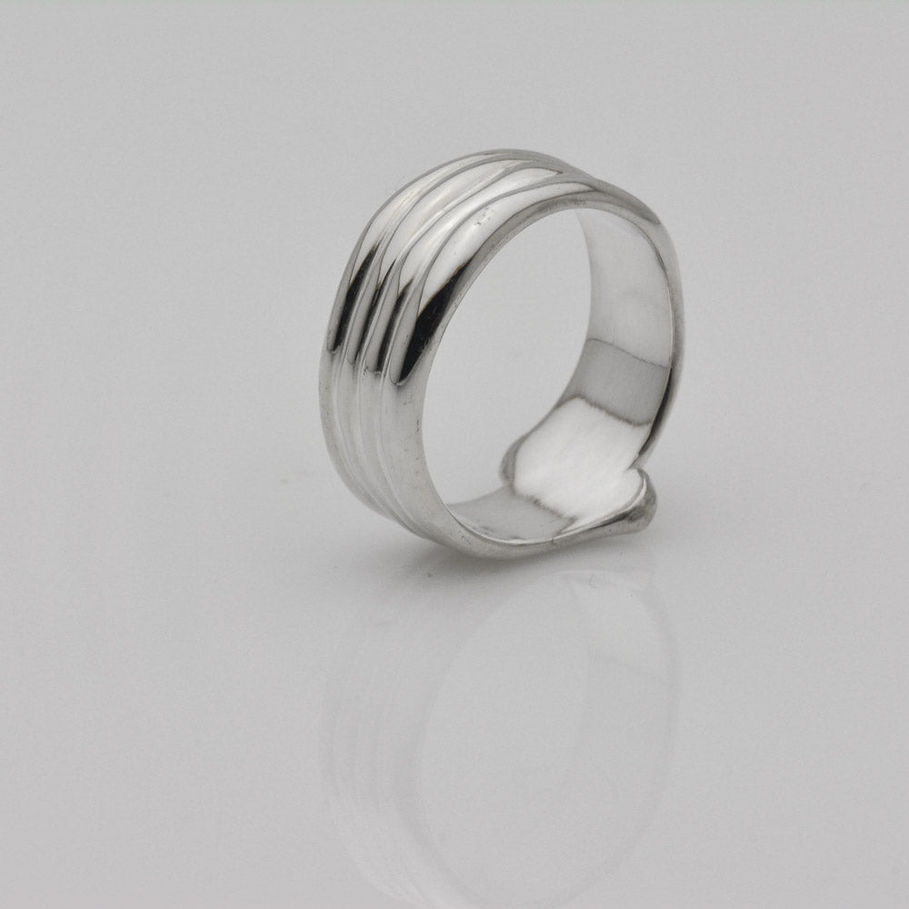 Ringe der Freude. Organischer Silberring mit einem einzigartigen handgefertigten Design