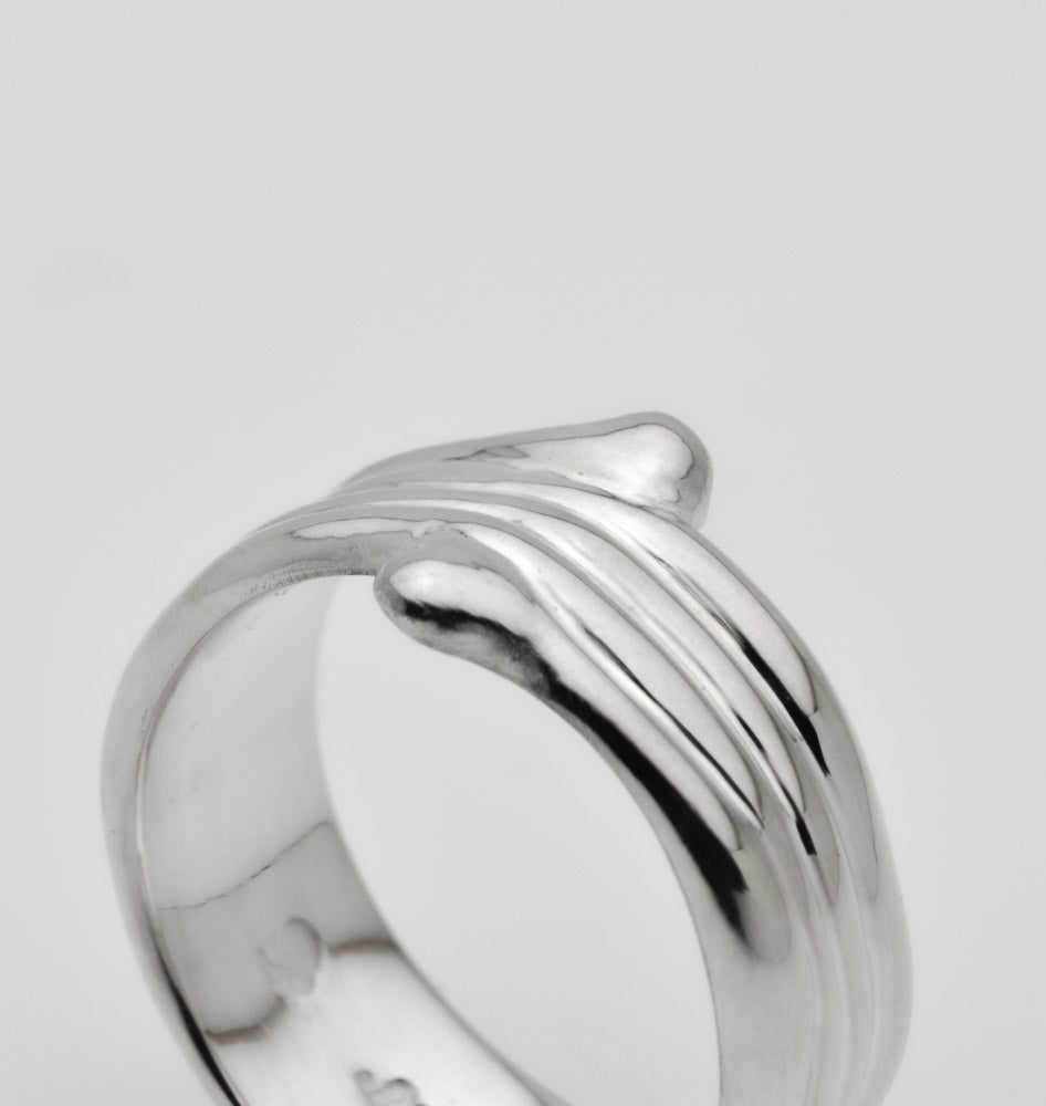 Anelli di gioia. Anello in argento organico con un design unico fatto a mano