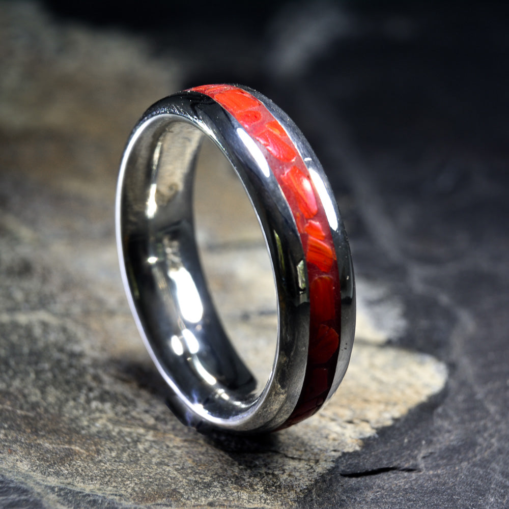 Red Coral Elegance: Sustainable Vintage Inlay in a Brilliant Silver Band