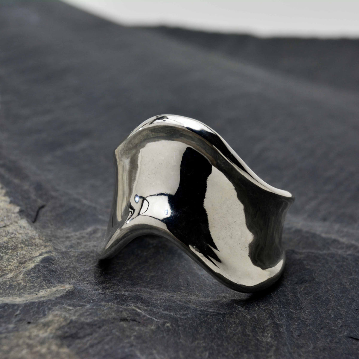 Evolution Ring Bold Beauty: A Thick and Artistic Ring with a Stunning Design - Nine Amulets 