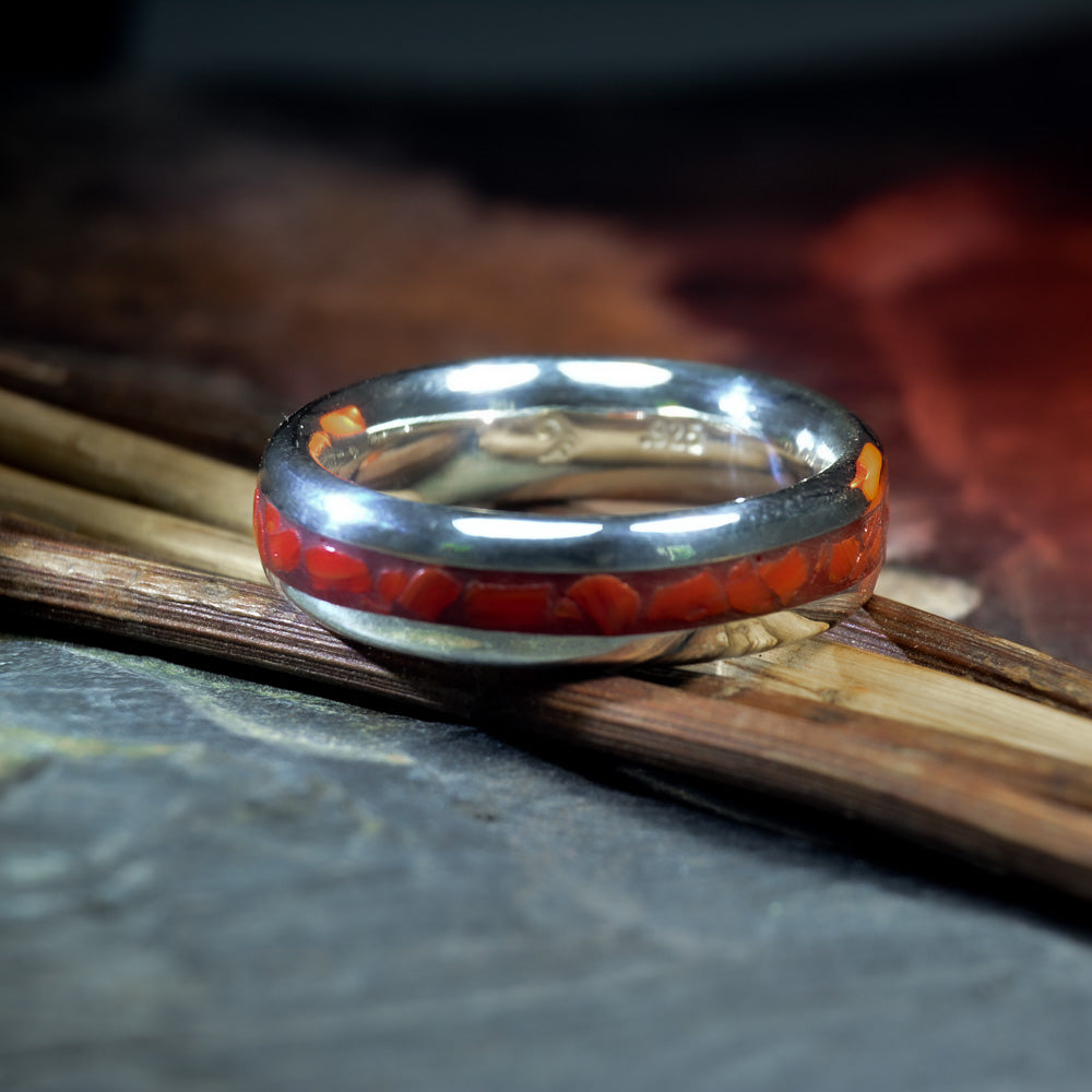 Red Coral Elegance: Sustainable Vintage Inlay in a Brilliant Silver Band