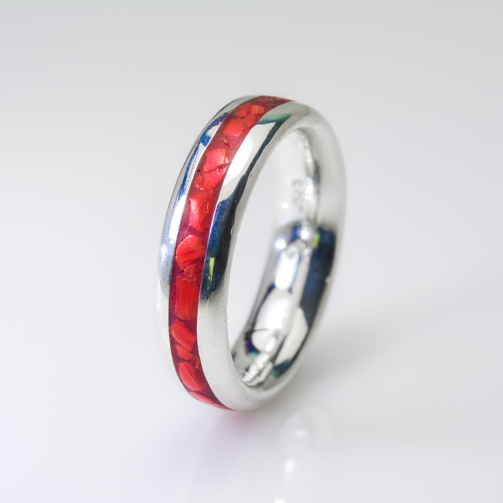 Red Coral Elegance: Sustainable Vintage Inlay in a Brilliant Silver Band
